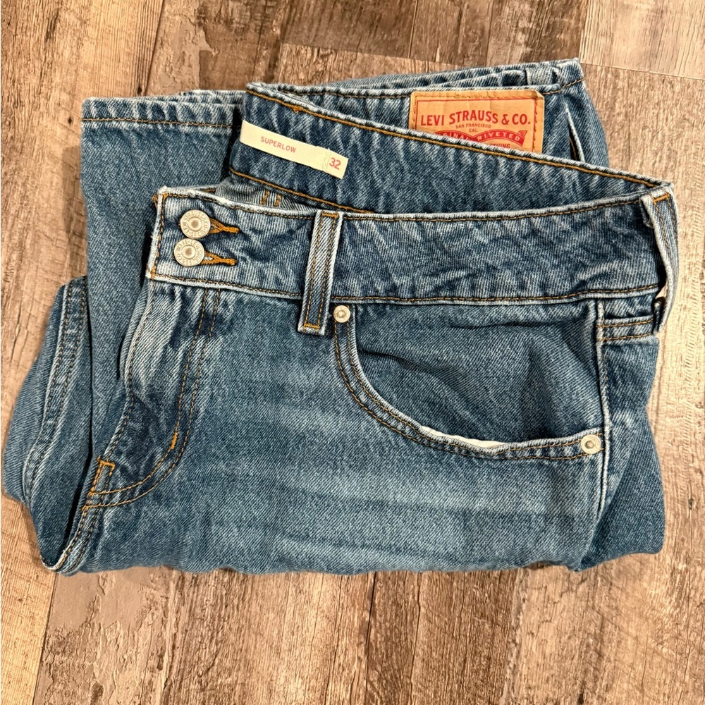 Levi's Women's superlow loose jeans